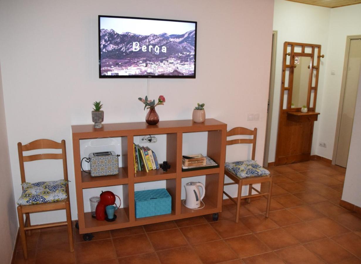 Apartamentos loli Berga Bagian luar foto